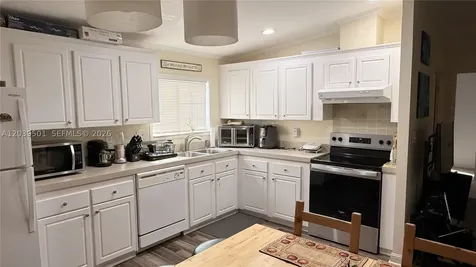 8631 SW 18th Place Davie FL 33324