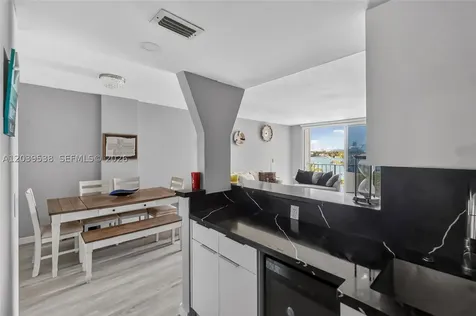 800 West Avenue Miami Beach FL 33139