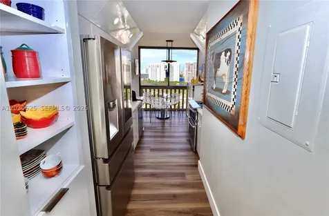 1000 Island Boulevard Aventura FL 33160