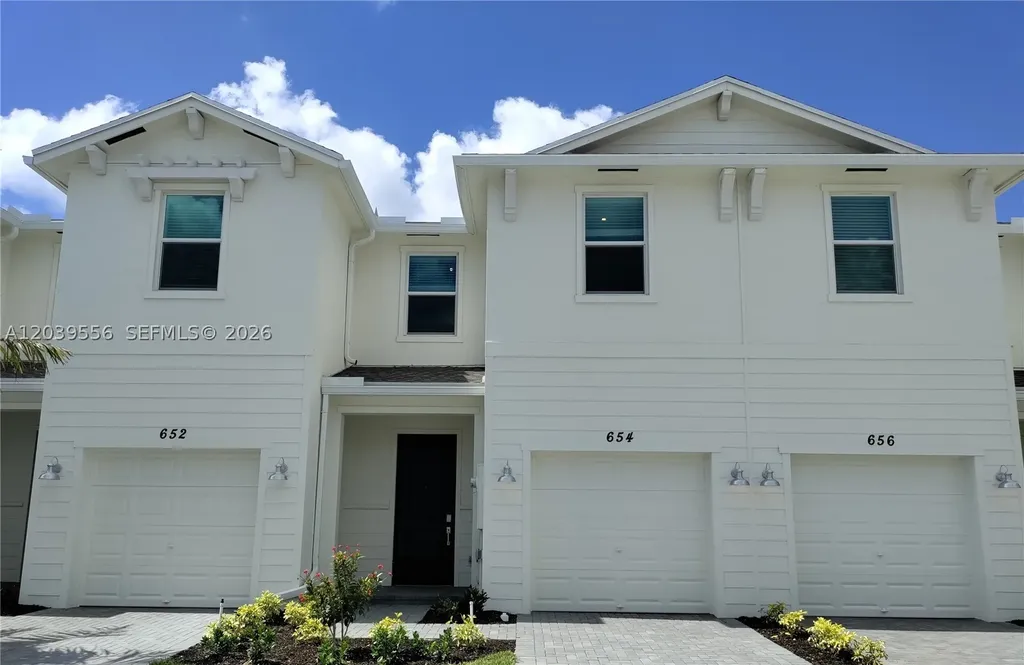 654 SE Lake Falls Street Port St. Lucie FL 34984