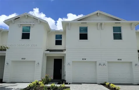 654 SE Lake Falls Street Port St. Lucie FL 34984