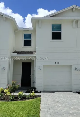 654 SE Lake Falls Street Port St. Lucie FL 34984