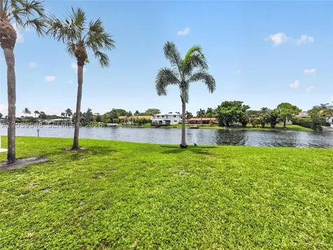 11358 Taft Street Pembroke Pines FL 33026
