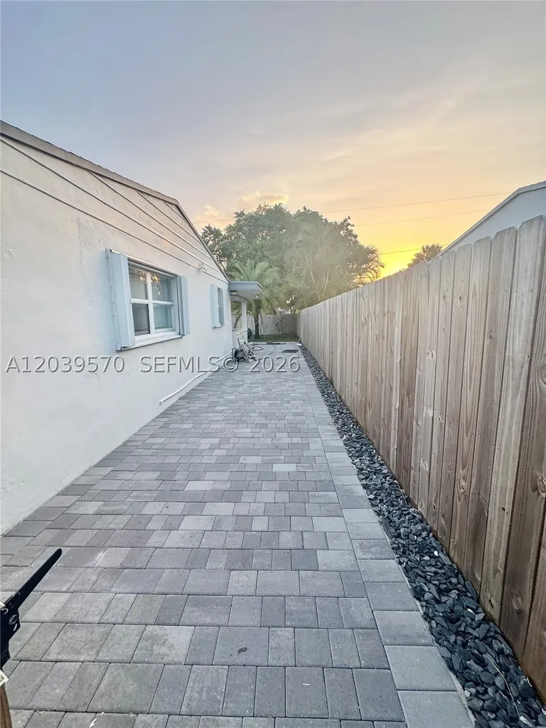 3010 N 73rd Avenue Hollywood FL 33024