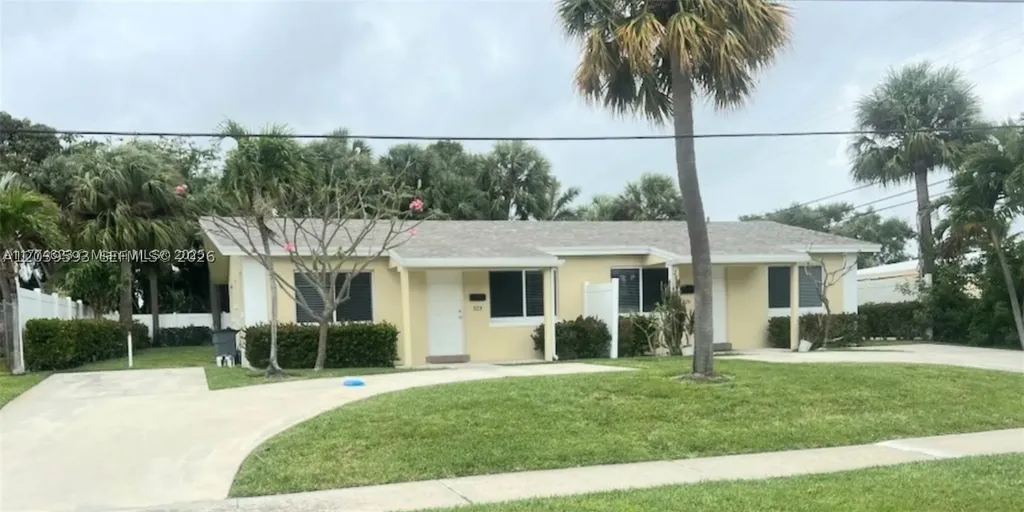 323 Northlake Drive North Palm Beach FL 33408
