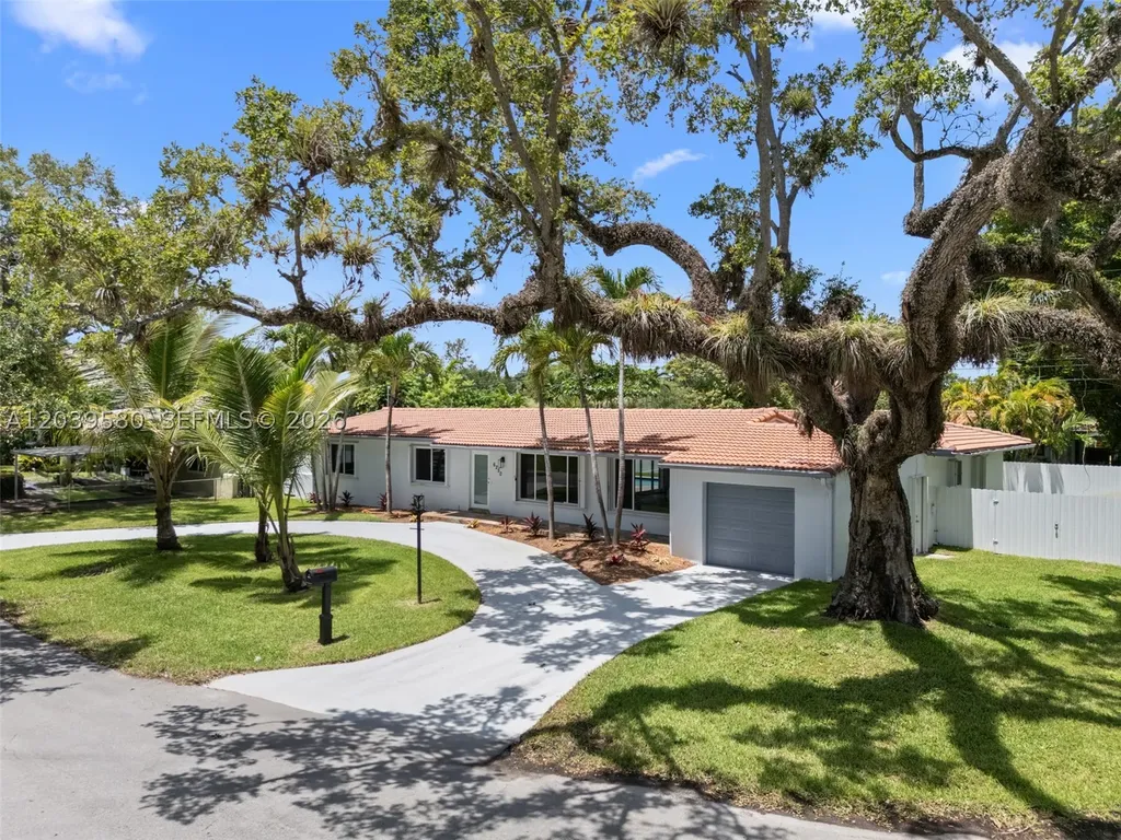 6250 SW 62 Place South Miami FL 33143