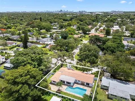 6250 SW 62 Place South Miami FL 33143