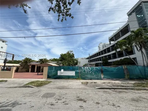 2524 SW 6th Street Miami FL 33135