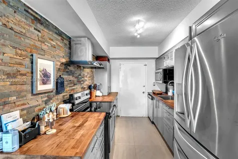 5401 Collins Avenue Miami Beach FL 33140