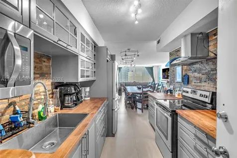 5401 Collins Avenue Miami Beach FL 33140