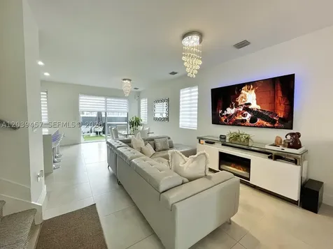 7243 NW 103rd Path Doral FL 33178