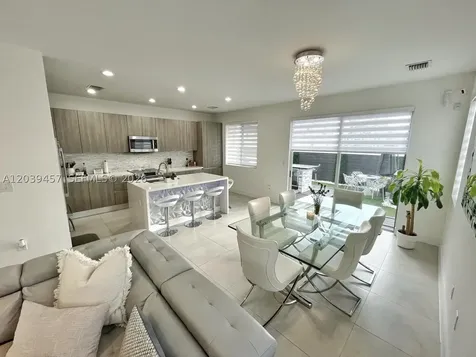 7243 NW 103rd Path Doral FL 33178