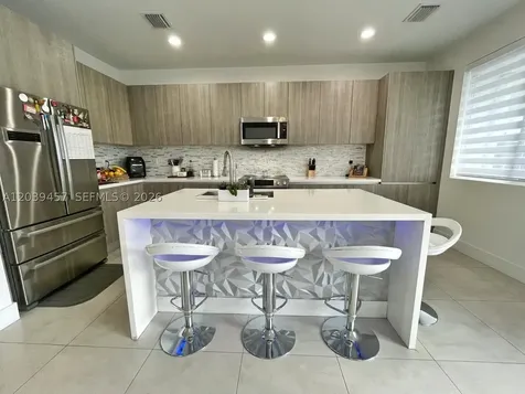 7243 NW 103rd Path Doral FL 33178