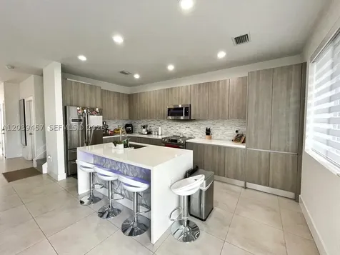 7243 NW 103rd Path Doral FL 33178