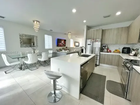7243 NW 103rd Path Doral FL 33178