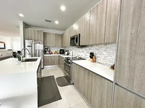 7243 NW 103rd Path Doral FL 33178