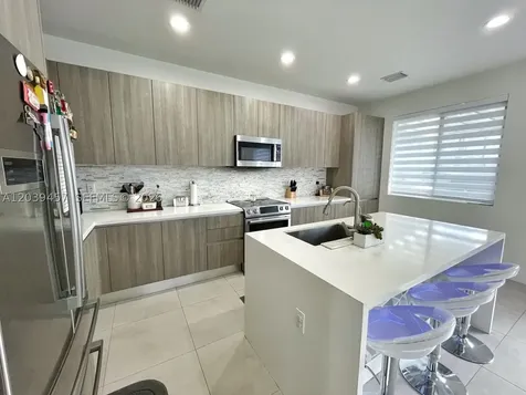 7243 NW 103rd Path Doral FL 33178