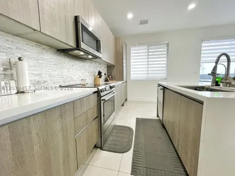 7243 NW 103rd Path Doral FL 33178