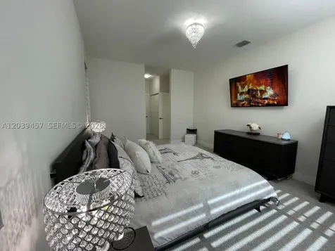 7243 NW 103rd Path Doral FL 33178