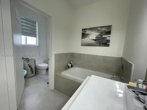 7243 NW 103rd Path Doral FL 33178