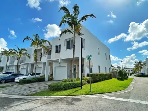 7243 NW 103rd Path Doral FL 33178