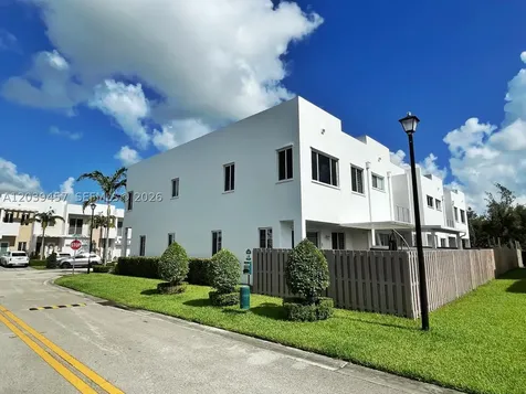 7243 NW 103rd Path Doral FL 33178