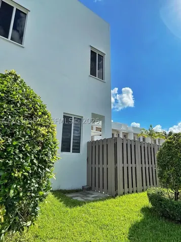7243 NW 103rd Path Doral FL 33178