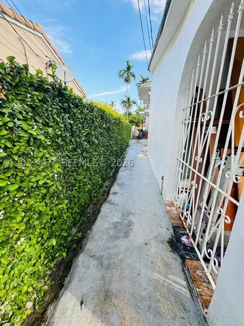 215 NW 35th Avenue Miami FL 33125