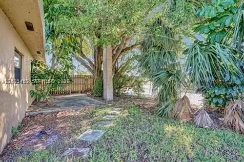 4041 NW 30th Terrace Lauderdale Lakes FL 33309