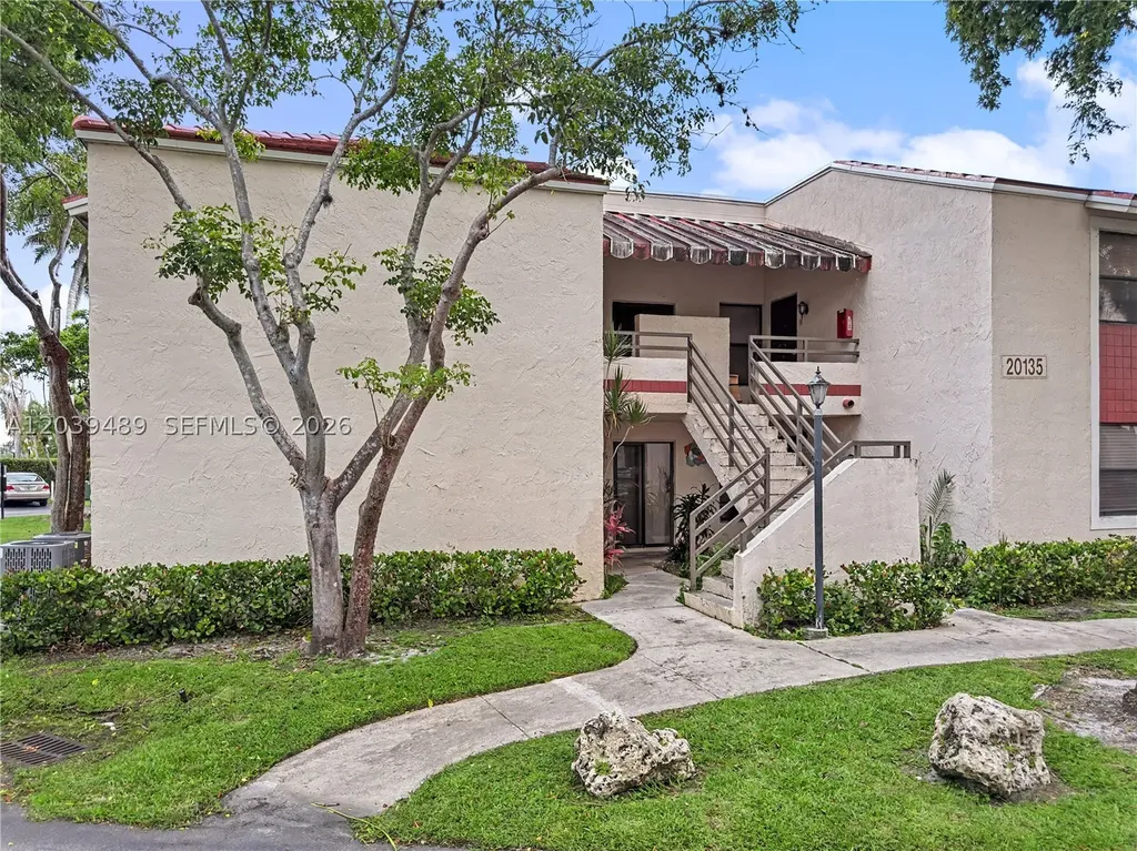 3RD Court 20135 Miami FL 33179