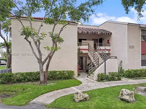 3RD Court 20135 Miami FL 33179