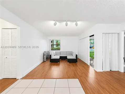 3RD Court 20135 Miami FL 33179