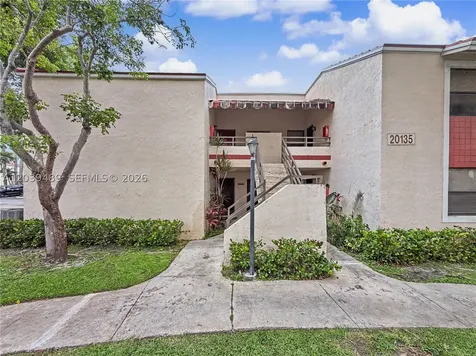 3RD Court 20135 Miami FL 33179
