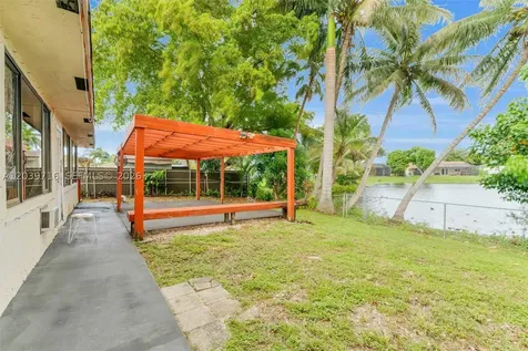 551 NW 99th Way Pembroke Pines FL 33024