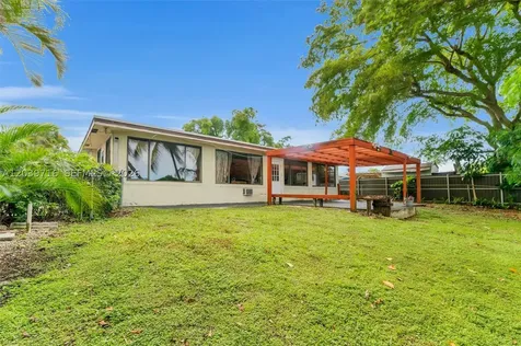 551 NW 99th Way Pembroke Pines FL 33024