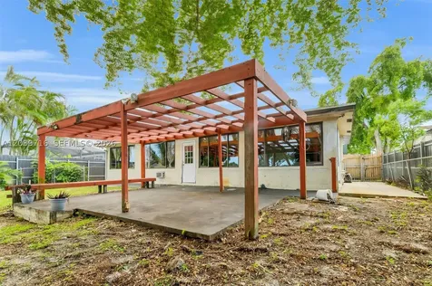 551 NW 99th Way Pembroke Pines FL 33024