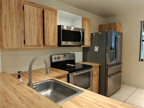 601 Ives Dairy Road Miami FL 33179