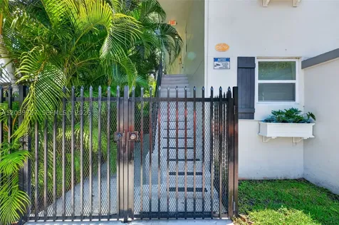 3676 Oak Avenue Miami FL 33133