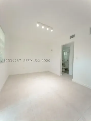 3676 Oak Avenue Miami FL 33133