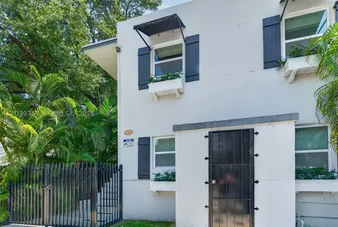 3676 Oak Avenue Miami FL 33133