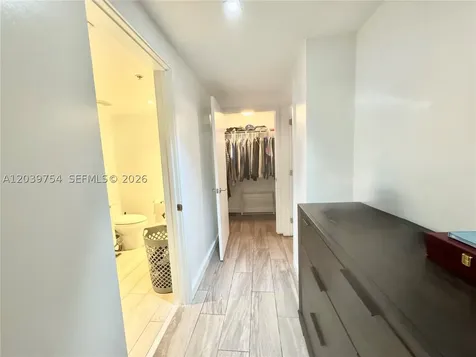 1600 SW 1st Avenue Miami FL 33129