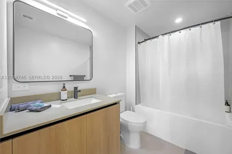 121 NE 5th Street Miami FL 33132