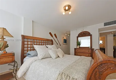 2016 Bay Drive Miami Beach FL 33141
