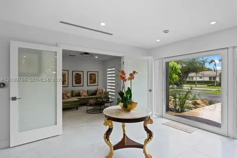 291 E Shore Drive E Miami FL 33133