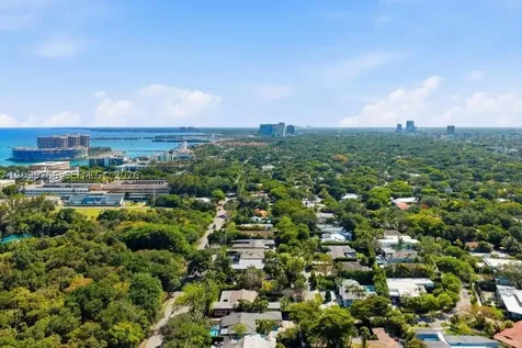291 E Shore Drive E Miami FL 33133
