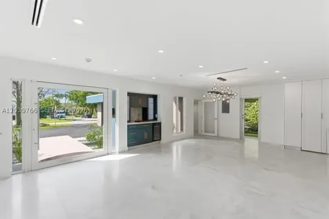 291 E Shore Drive E Miami FL 33133