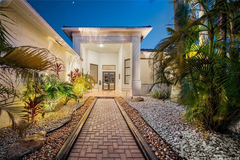 935 Gulfstream Court Weston FL 33327