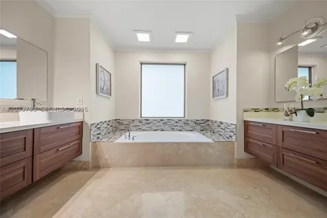 935 Gulfstream Court Weston FL 33327