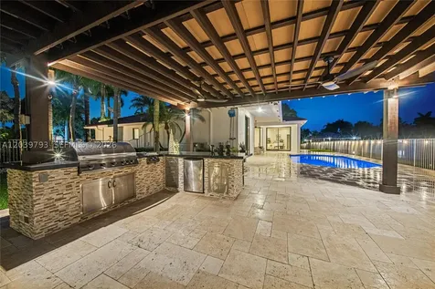 935 Gulfstream Court Weston FL 33327