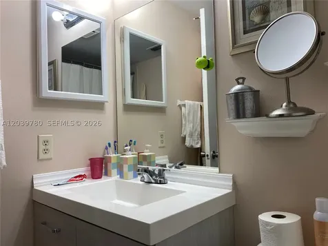 450 W Palm Circle W Pembroke Pines FL 33025